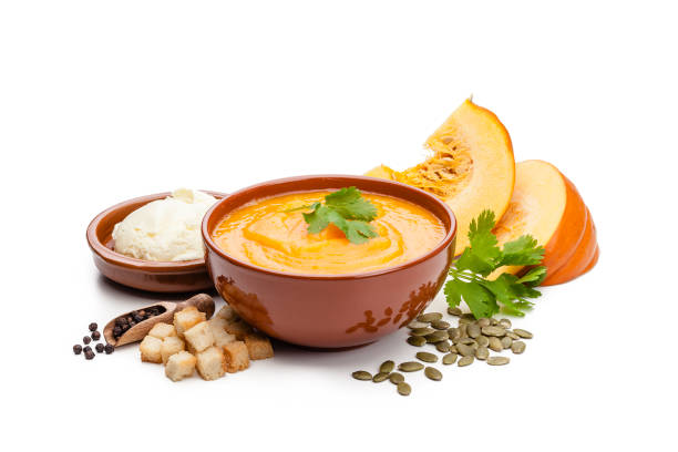 zuppa di zucca con ingredienti isolati su sfondo bianco con spazio di copia cony - soup pumpkin soup vegetarian food food foto e immagini stock