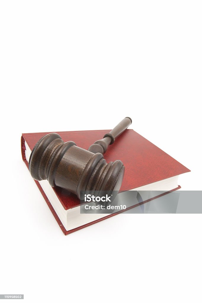 Martillo y libro rojo - Foto de stock de Autoridad libre de derechos