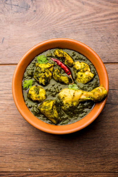 istock palak/spinach Chicken or Murg Saagwala served in a bowl with Naan and rice 1159590623