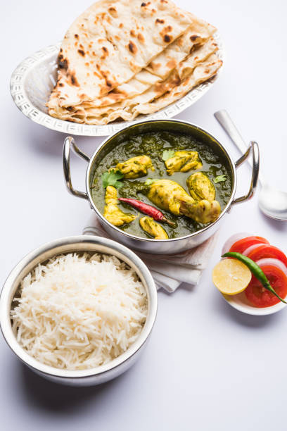 istock palak/spinach Chicken or Murg Saagwala served in a bowl with Naan and rice 1159591729