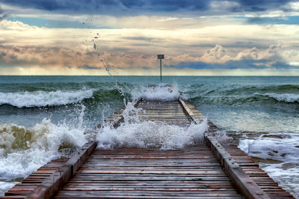 Waves goes through the docks