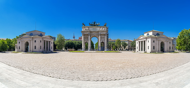 Exterior view of Royal Palace of Madrid from the Plaza de Armeria on a sunny afternoon, Madrid, Spain.