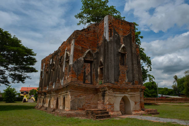 istock Famous place in Angthong Thailand (Phra Tamnak Kham Yat) 1159631794
