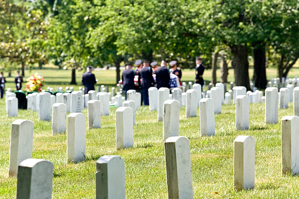z poszanowaniem powalone - marines funeral veteran us memorial day zdjęcia i obrazy z banku zdjęć