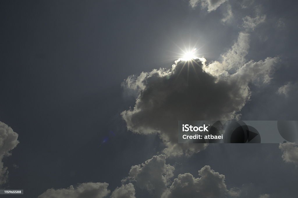 Sonne hinter den Wolken - Lizenzfrei Sonne Stock-Foto