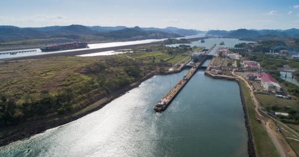 zamki miraflores w kanale panamskim - panama canal panama canal panama city zdjęcia i obrazy z banku zdjęć