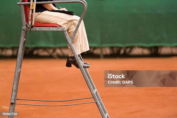 Femmina Arbitro Su Un Campo Da Tennis Argilla - Fotografie stock e altre immagini di Tennis - Tennis, Arbitro, Sedia