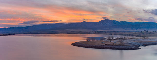 Winter Sunset at Chatfield - A panoramic sunset view of Chatfield Reservoir at the foothill of Front Range of Rocky Mountains. Chatfield State Park, Littleton, Colorado, USA. A panoramic sunset view of Chatfield Reservoir at the foothill of Front Range of Rocky Mountains. Chatfield State Park, Littleton, Colorado, USA. littleton colorado stock pictures, royalty-free photos & images