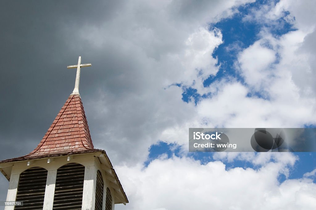 Kościół Wieża kościelna i Vivid niebo - Zbiór zdjęć royalty-free (Bez ludzi)