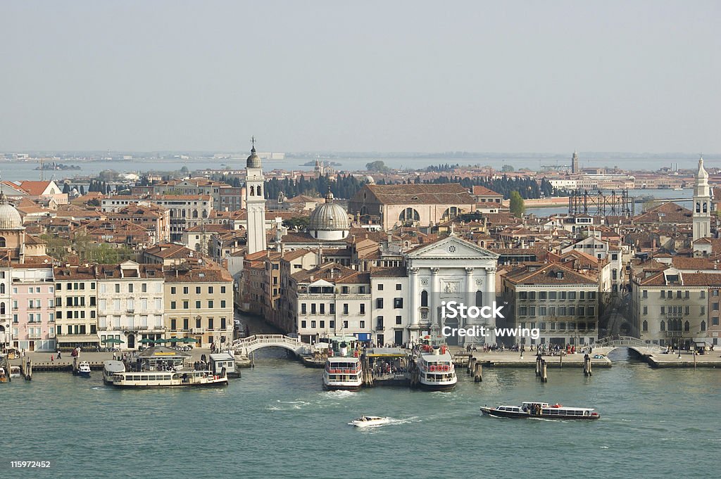 Venise-Vue aérienne de la Giudecca - Photo de Bateau de voyageurs libre de droits