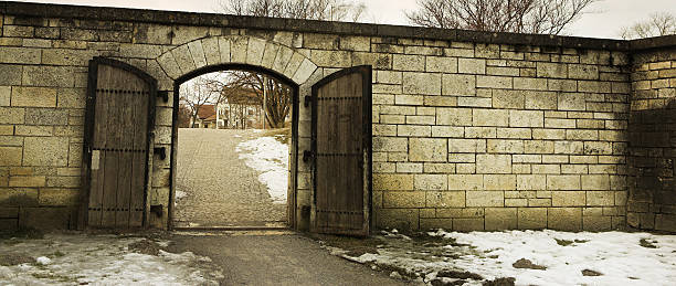 istock Old City gate of Straubing 115972622