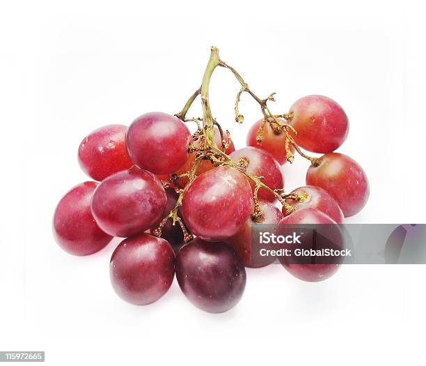 Czerwone Winogrona Na Trzonie Izolowaneobrzynek Ścieżki - zdjęcia stockowe i więcej obrazów Bez ludzi