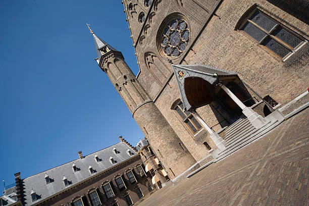 рыцари», зал на binnenhof в гааге - rose window architecture the hague netherlands стоковые фото и изображения