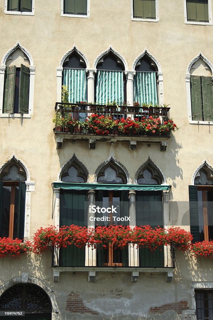 大きな窓 - イタリアのロイヤリティフリーストックフォト