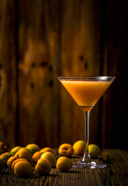 organic apricot fruit and juice - peach juice imagens e fotografias de stock