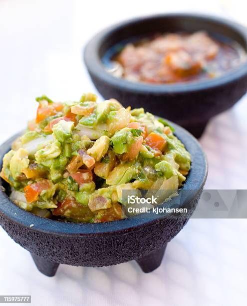 Guacamole E Salsa - Fotografias de stock e mais imagens de Abacate - Abacate, Alimentação Saudável, Comida