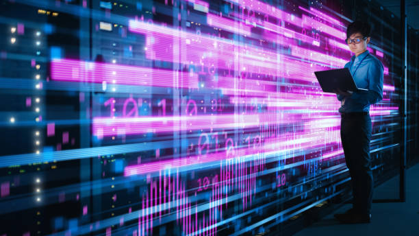 Shot of Asian IT Specialist Using Laptop in Data Center Full of Rack Servers. Concept of High Speed Internet with Pink Neon Visualization Projection of Binary Data Transfer disparo de especialista en ti asiático utilizando el ordenador portátil en el centro de datos lleno de servidores de rack. concepto de internet de alta velocidad con proyección de visualización de neón rosa de transferencia de datos binarios