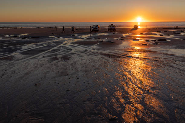 sunset at cable beach (western australia) - cable imagens e fotografias de stock