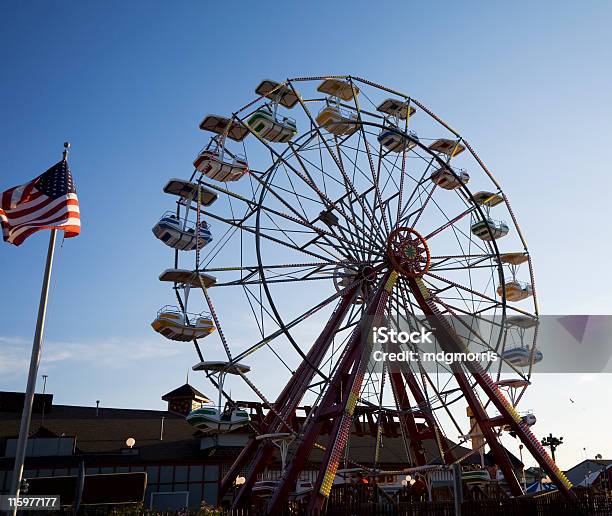 Riesenrad Und Flagge 2 Stockfoto und mehr Bilder von Amerikanische Flagge - Amerikanische Flagge, Fahrgeschäft, Farbbild