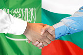 handshake-auf-saudi-arabien-und-bulgarien-flagge-hintergrund.jpg?b=1&s=170x170&k=20&c=coAzER3XLrmSG8GiWe0UP20uWbktEIwJBo1DSWpJDQY=
