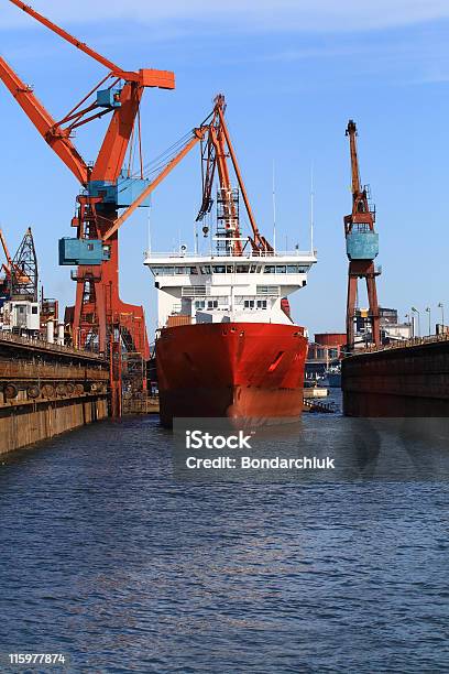 Schiff Im Trockendock Stockfoto und mehr Bilder von Anlegestelle - Anlegestelle, Arbeiten, Ausgedörrt