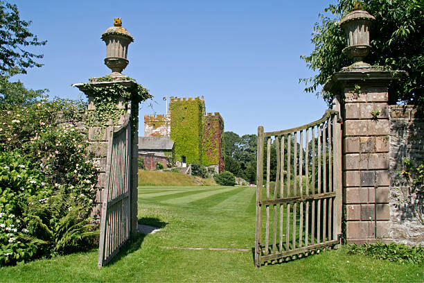 istock Old English Stately Home 115978265