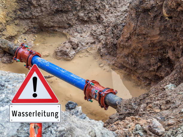 istock Water pipe burst Warning sign in German 1159782717