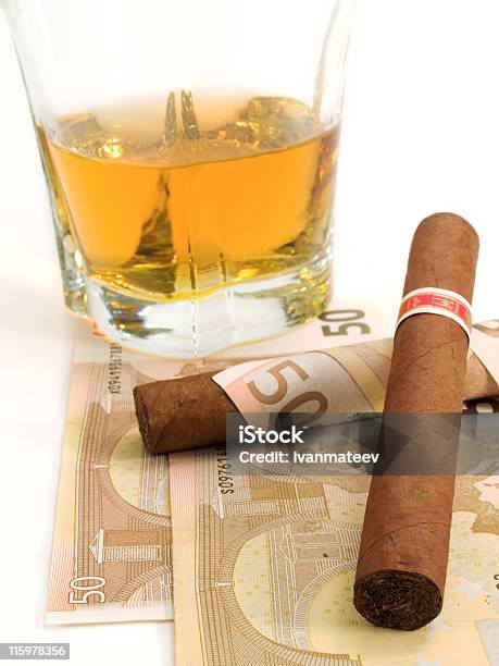 Cygara Whisky I Pieniądze - zdjęcia stockowe i więcej obrazów Alkohol - napój - Alkohol - napój, Ameryka Łacińska, Bez ludzi