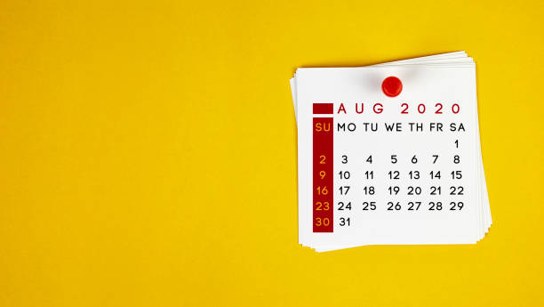 post it august 2020 calendar on yellow background - calendar calendar date reminder thumbtack imagens e fotografias de stock