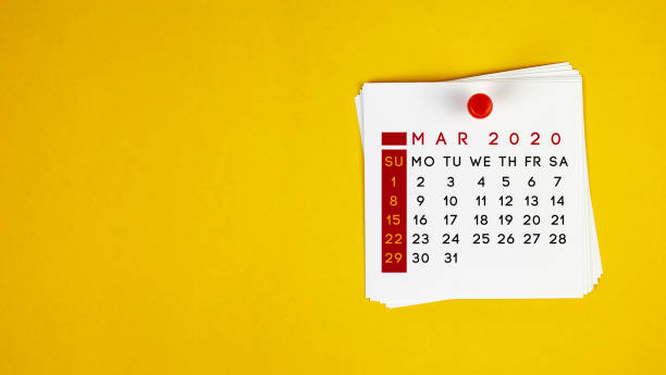post it março 2020 calendário no fundo amarelo - calendar calendar date reminder thumbtack - fotografias e filmes do acervo