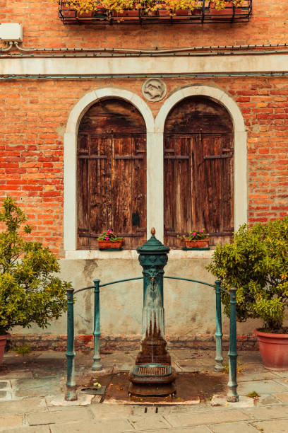 The picturesque island of Burano is famous for its brightly colored fishermen's houses and the informal restaurants serving lagoon fish specialties.