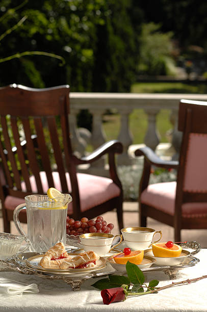 bed e prima colazione - inn breakfast patio balcony foto e immagini stock