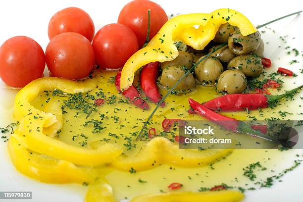Photo libre de droit de Olives De Tomates banque d'images et plus d'images libres de droit de Aliment - Aliment, Aliments et boissons, Goûter