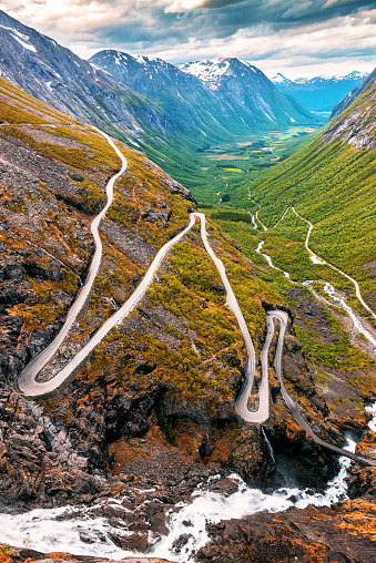 Carretera Troll. Noruega photo