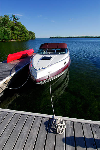 cottage dock - pier jetty nautical vessel moored - fotografias e filmes do acervo