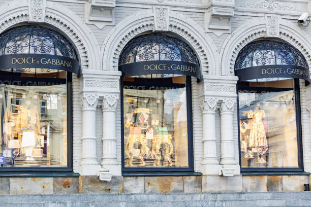 large glass showcases with mannequins on the facade of dolce and gabbana boutique in the center of moscow - dolce & gabbana imagens e fotografias de stock