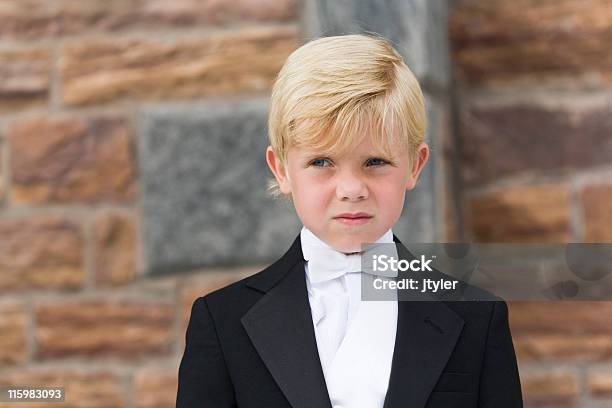 Foto de Bonito Pajem e mais fotos de stock de 6-7 Anos - 6-7 Anos, Beleza, Cabelo Louro