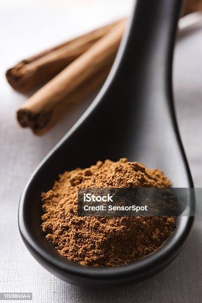 Foto de De Canela e mais fotos de stock de Ground Spice - Ground Spice, Canela, Etnia caucasiana
