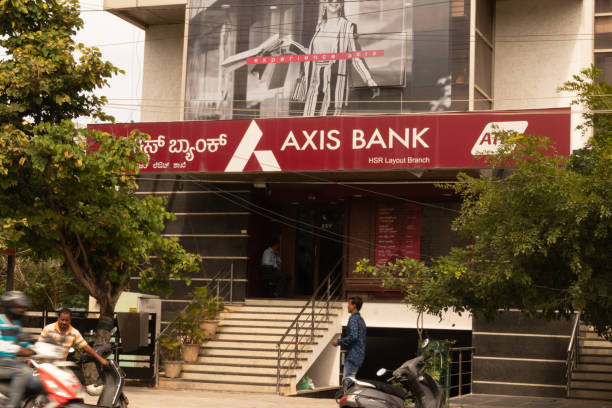 costruzione vista frontale axis bank a bengaluru. - bangalore india business building exterior foto e immagini stock