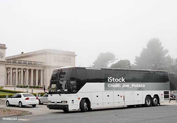 Tour Bus Stockfoto und mehr Bilder von Autoreise - Autoreise, Bus, Erforschung