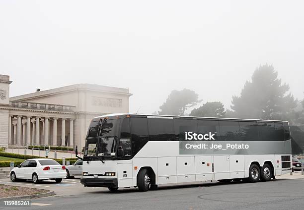 Autobus Turistico - Fotografie stock e altre immagini di Autobus - Autobus, Composizione orizzontale, Esplorazione