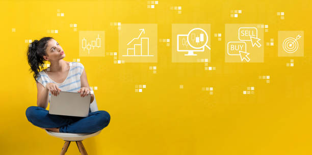 stock trading concept with woman using a laptop - flowchart marketing diagram women imagens e fotografias de stock