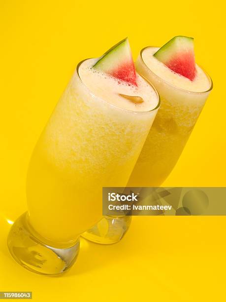 Foto de Coleção De Coquetéismelão E Smoothies De Laranja e mais fotos de stock de Fundo amarelo - Fundo amarelo, Smoothie, Alimentação Saudável