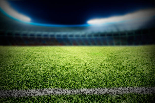 vista del campo de fútbol deportivo - vista de ángulo bajo fotografías e imágenes de stock