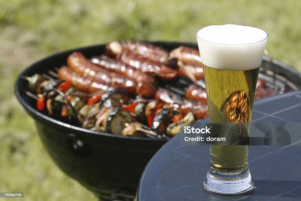 Cerveza y barbeque - Foto de stock de Alimento libre de derechos