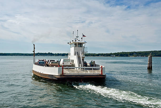 shelter island ferry - ferry photos et images de collection