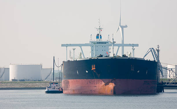 istock Supertanker with oil storage 115987994