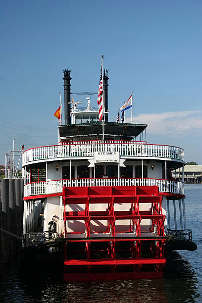 istock miississipi boat 115988219