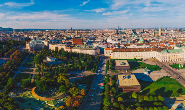 vienna aerial hofburg heldenplatz austrian national library - stephansplatz imagens e fotografias de stock