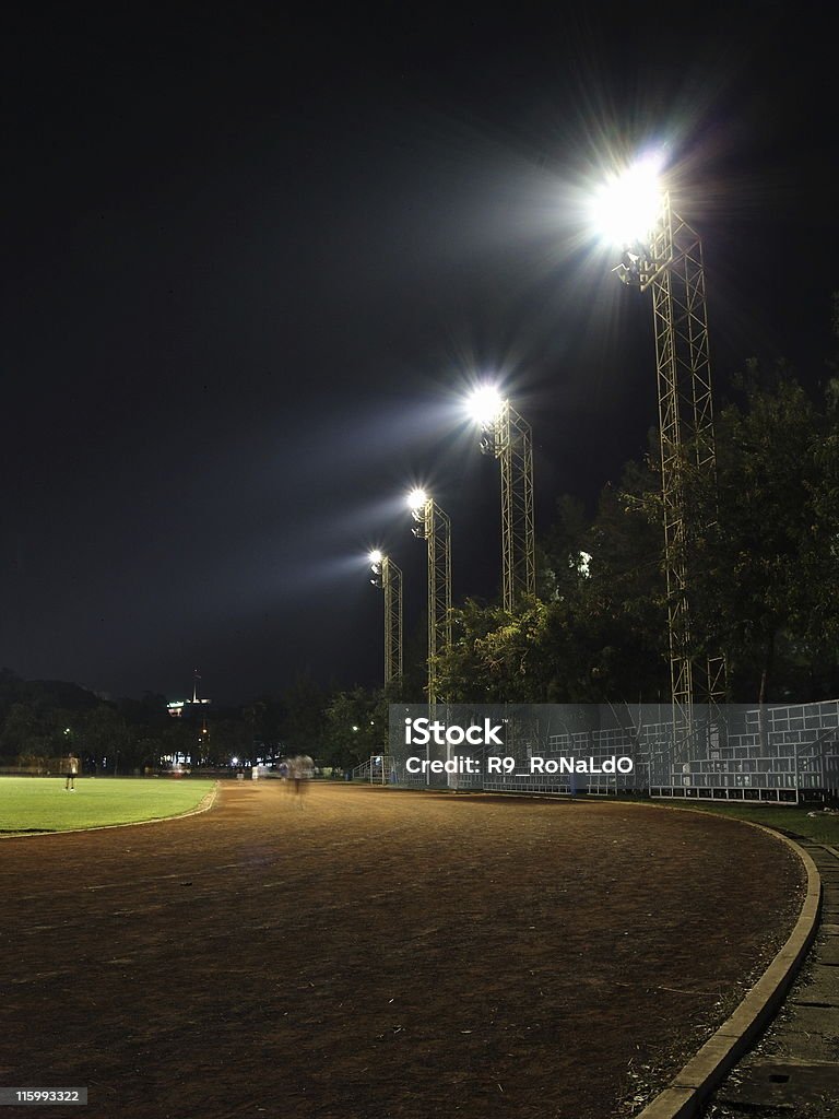 Estádio em noite - Foto de stock de Liga de basebol e softbol juvenil royalty-free